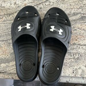Under Amour men’s slides. Good condition.